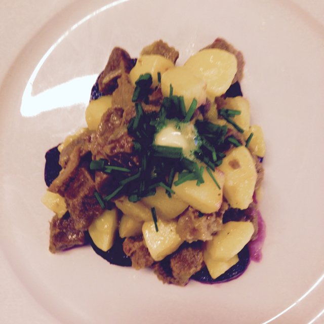 Okse- og kartoffelternsgryde
