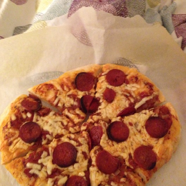 Pizzadej og hurtig-tomatsauce