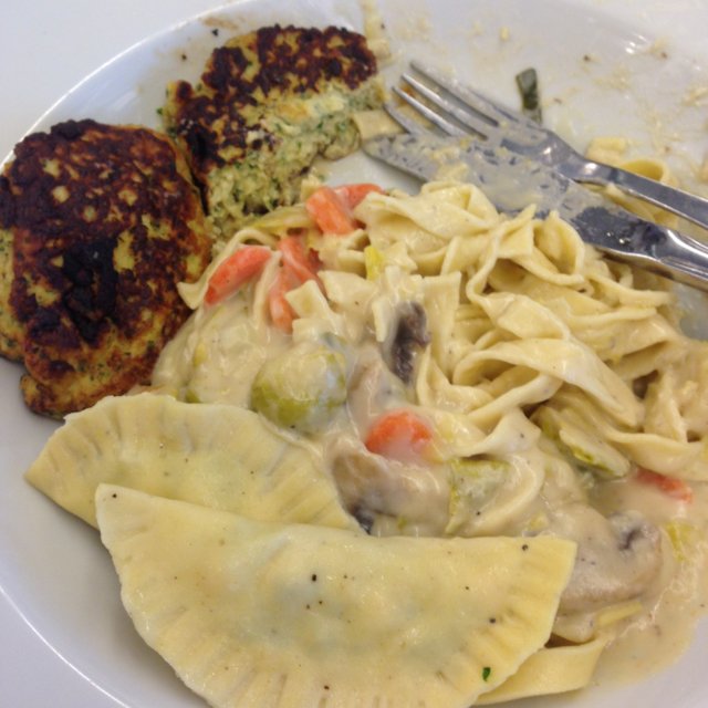 Pasta, laksefrikadeller og stu