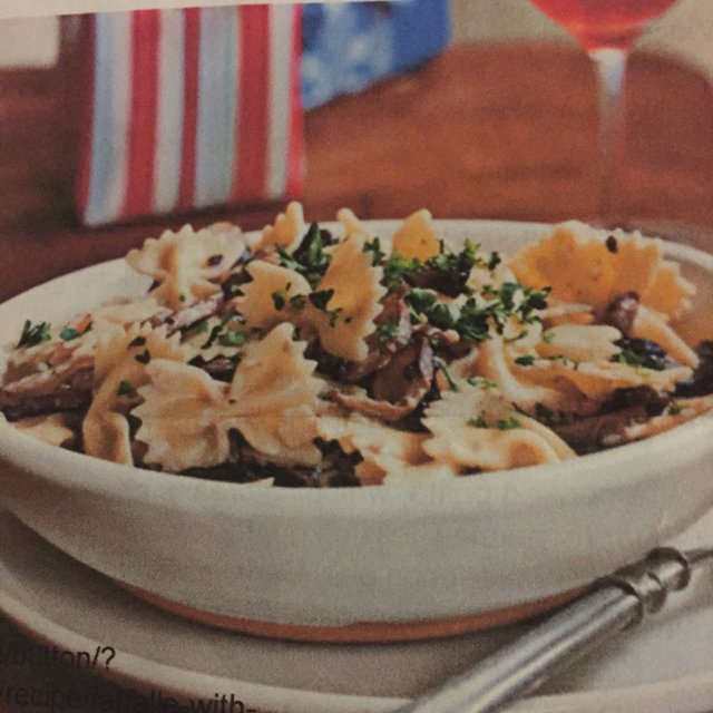 Farfalle with mushroom sauce