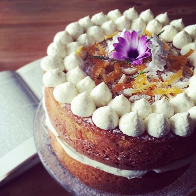 Orange & Almond Cake