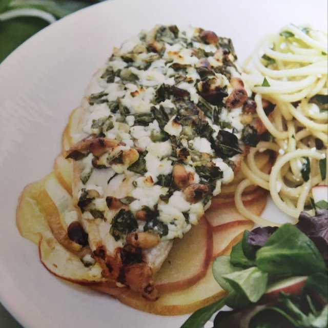 Kylling m. Pinjetop & æblebund – created on the CHEF CHEF app for iOS