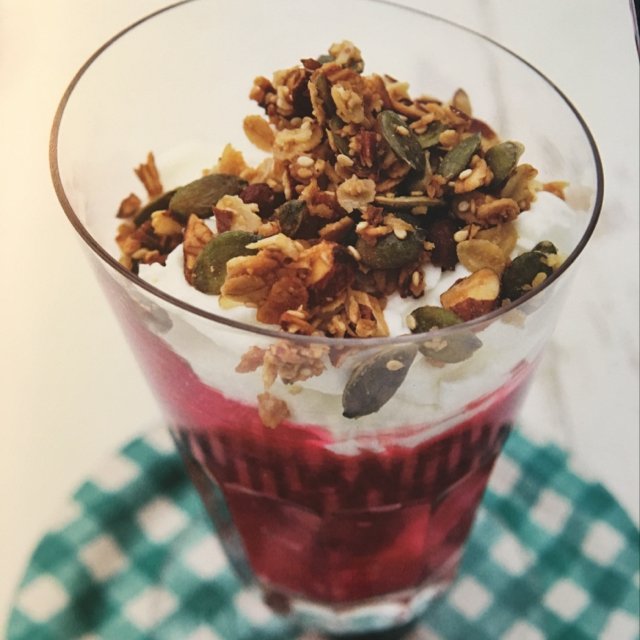 Skyr m rabarber & müsli – created on the CHEF CHEF app for iOS