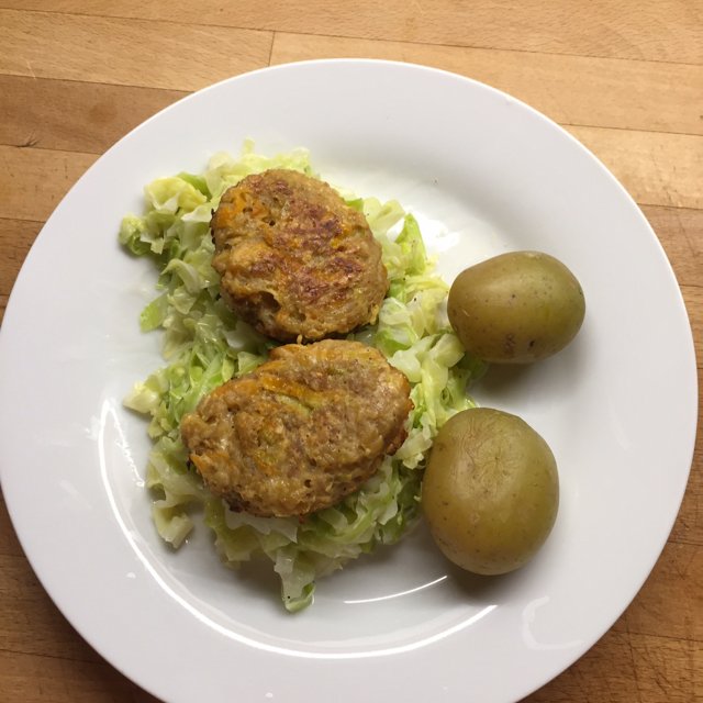 Urtefrikadeller på spidskål – created on the CHEF CHEF app for iOS
