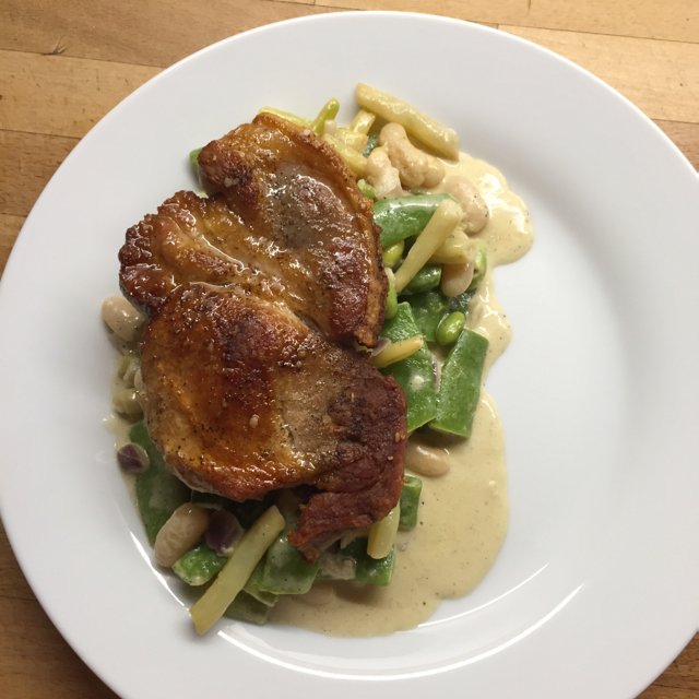 Nakkekotelet på bund af bønner – created on the CHEF CHEF app for iOS