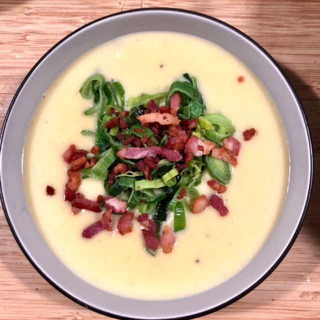 Kartoffel/porre suppe