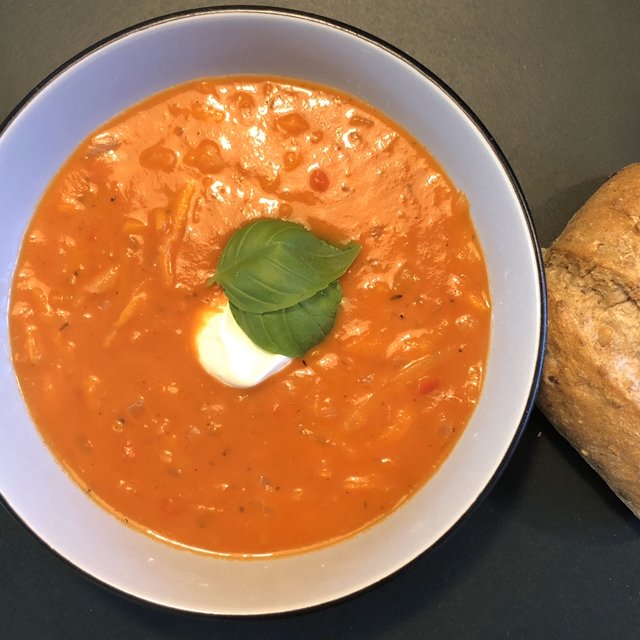 Tomatsuppe med pasta