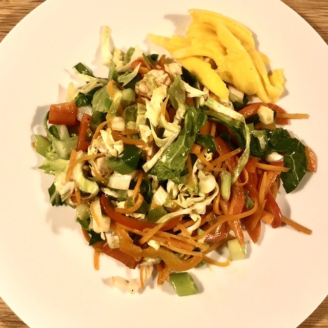 Wok med kylling og spidskål